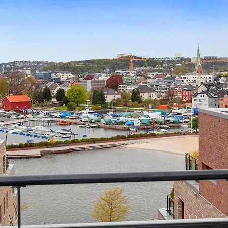Nyoppusset Med Takterrasse 1 Min Fra Bystranda I *