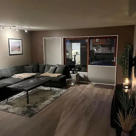Nyoppusset Med Takterrasse 1 Min Fra Bystranda I *