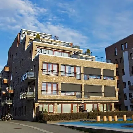 Nyoppusset Med Takterrasse 1 Min Fra Bystranda I