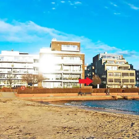 Nyoppusset Med Takterrasse 1 Min Fra Bystranda I