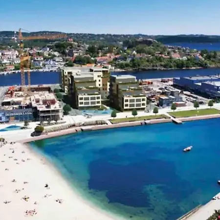 Nyoppusset Med Takterrasse 1 Min Fra Bystranda I Διαμέρισμα *